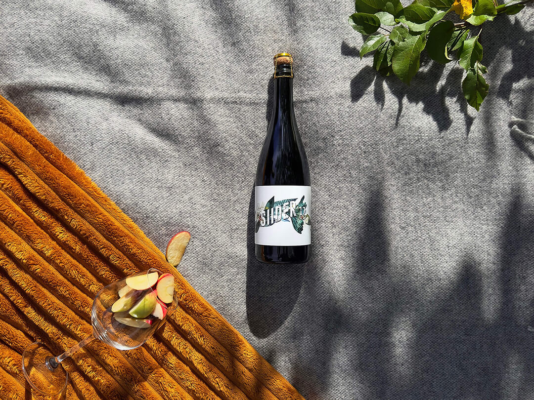 Tõrutaru Siider 17 pudel ja klaas õunaviilukestega